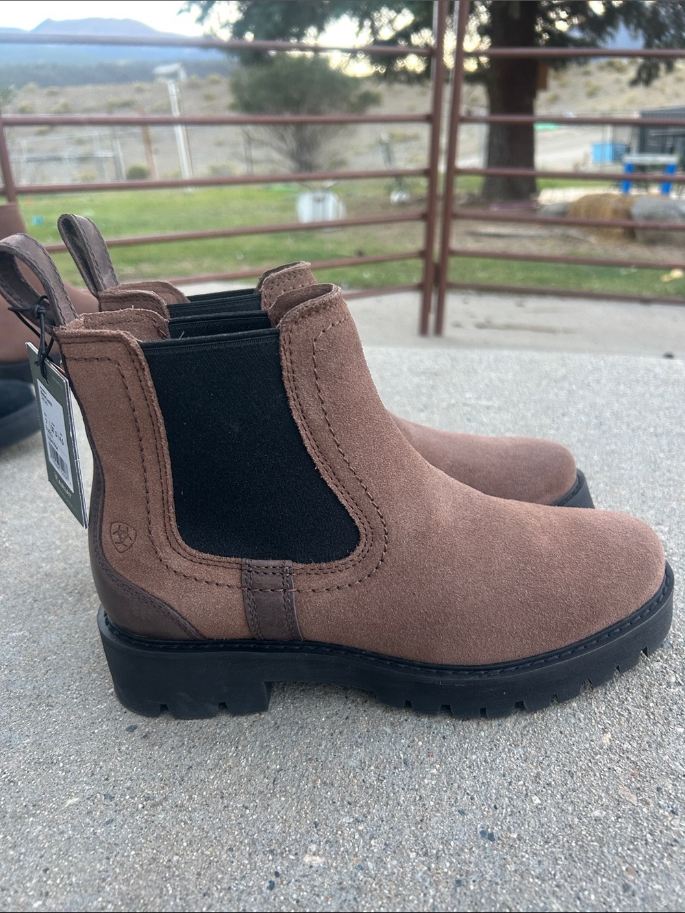 Ariat Womens Wexford Lug Chelsea Boot H20 10047004 Size 7 - Picture 2 of 8